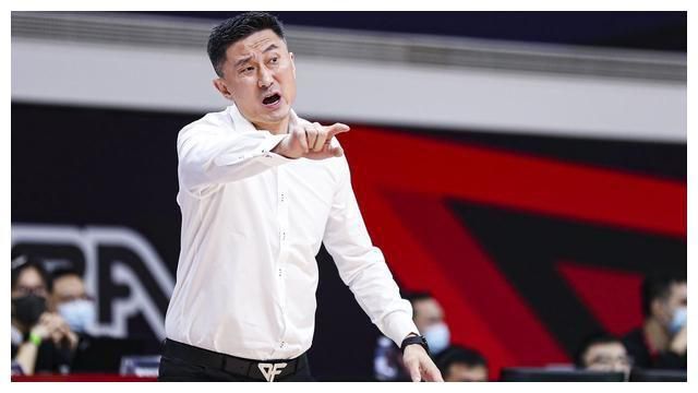因此我可以踢自己最喜欢的阵型，我想要继续保持下去。